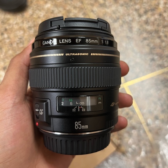 85mm f1.8 mint condition - Picture 1 of 2